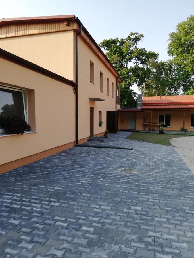 Chodzież Uroczysko Olesnica Bed & Breakfast エクステリア 写真