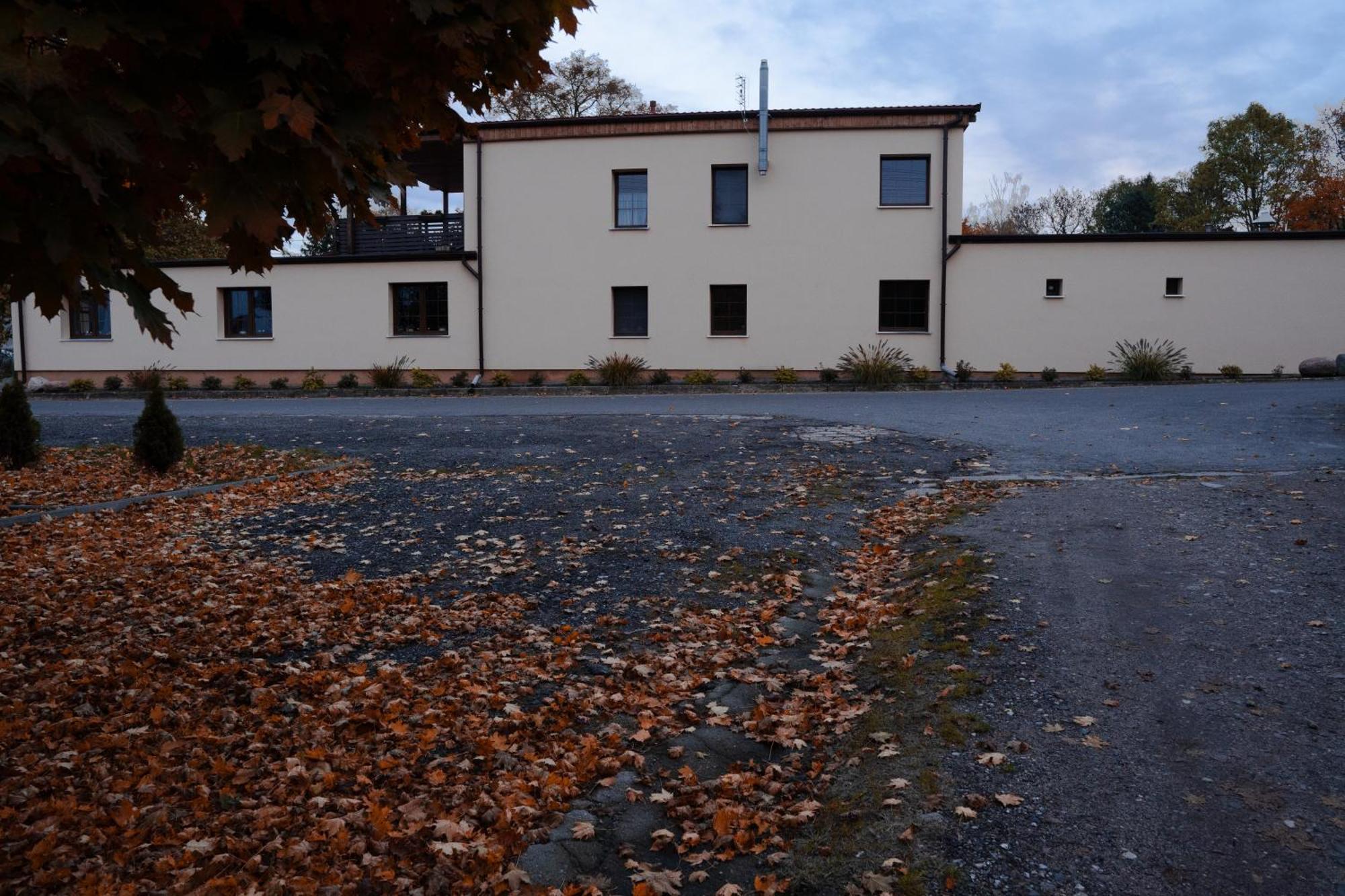 Chodzież Uroczysko Olesnica Bed & Breakfast エクステリア 写真