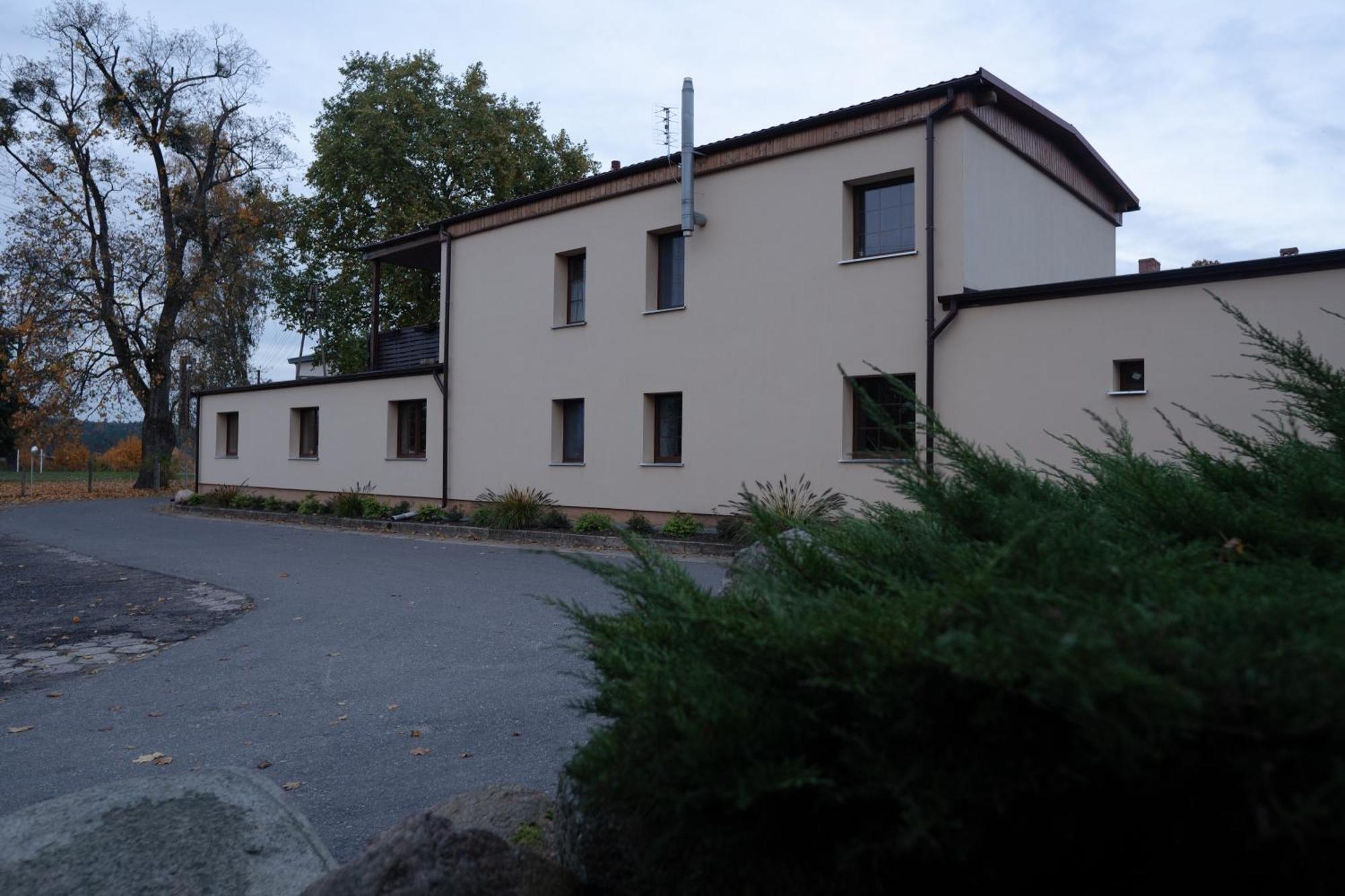 Chodzież Uroczysko Olesnica Bed & Breakfast エクステリア 写真