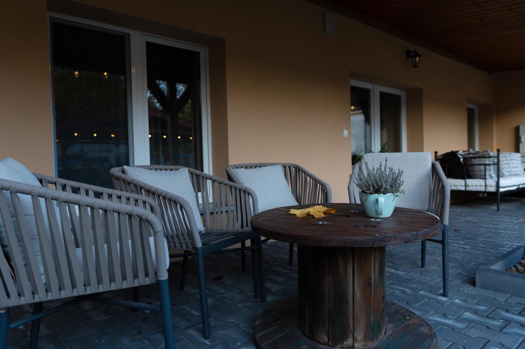 Chodzież Uroczysko Olesnica Bed & Breakfast エクステリア 写真